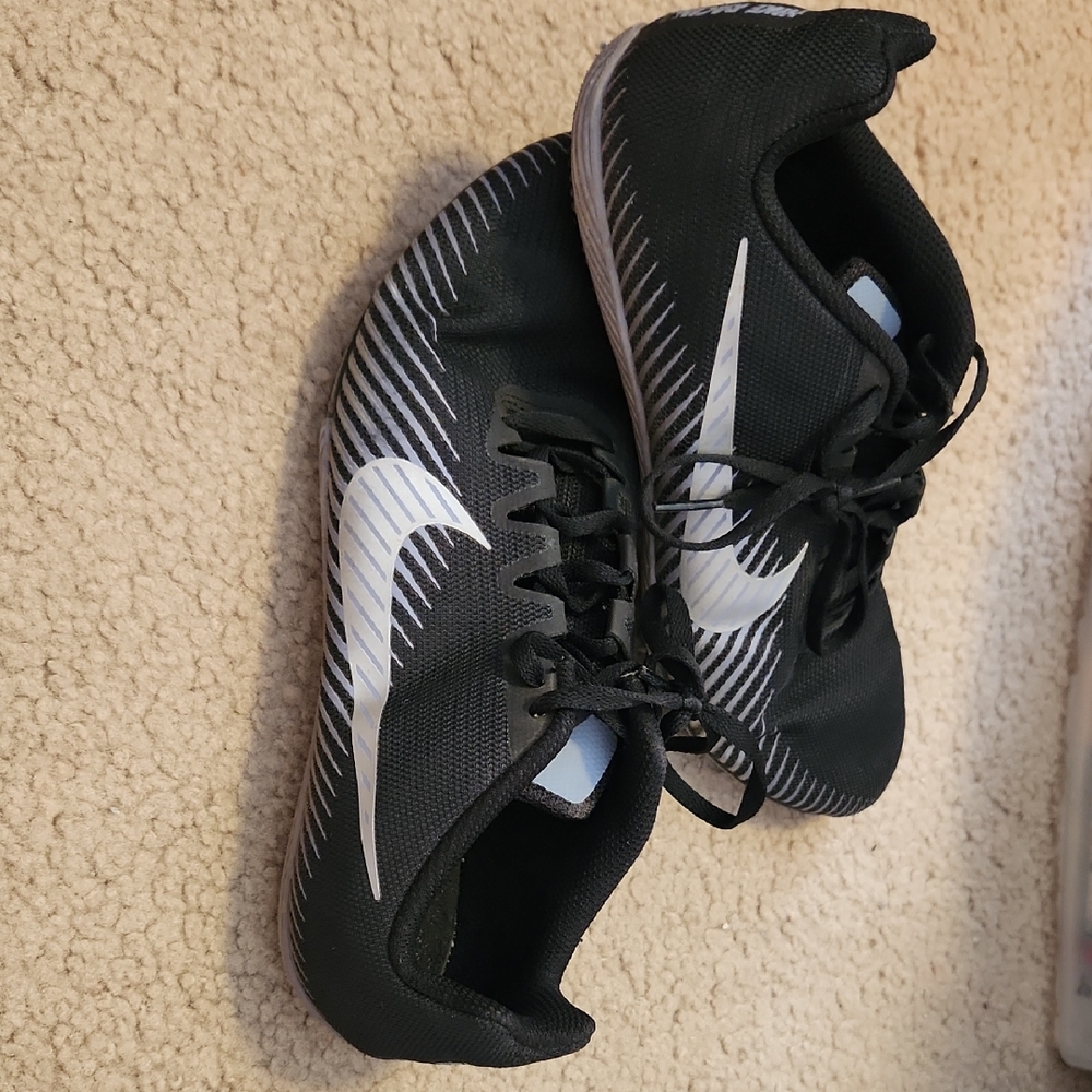 Nike Black and White Athletic Shoes with Modern Design